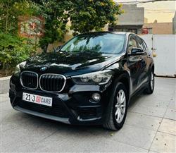 بی ئێم دەبڵیو X1